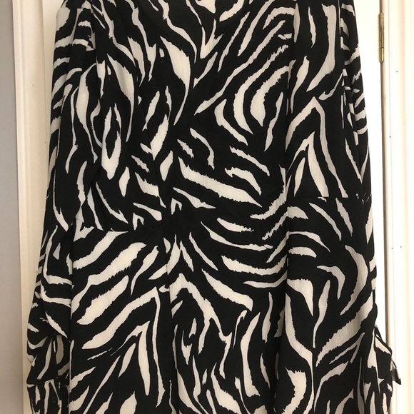 Ladies Zebra Striped Blouse - Picture 3 of 4